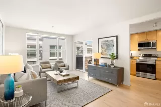 Photo #1: 424054413 Listing