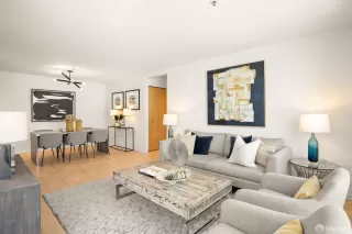 Photo #4: 424054413 Listing