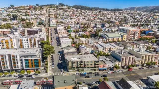 Photo #2: 424055151 Listing