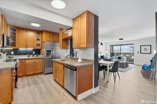 Photo #5: 424055151 Listing