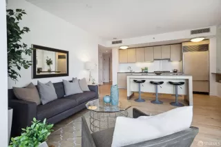 Photo #6: 424055896 Listing