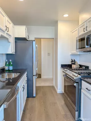 Photo #5: 424055934 Listing 