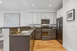 Photo #4: 424056688 Listing