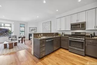 Photo #5: 424056688 Listing