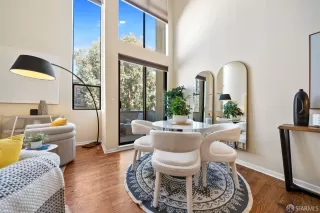 Photo #5: 424058439 Listing