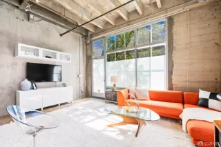 Photo #4: 424059743 Listing