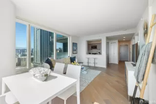 Photo #5: 424059886 Listing