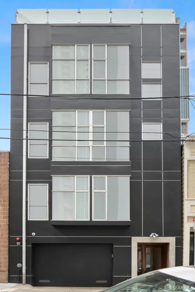 MLS: 424060122 Condo For Sale