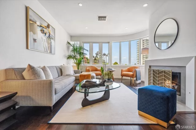 MLS: 424060194 Condo For Sale