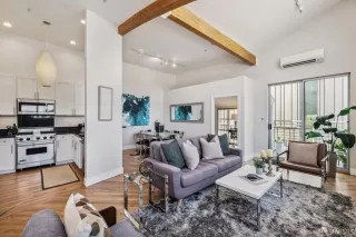 Photo #5: 424060550 Listing