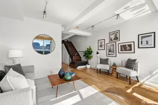 Photo #2: 424060699 Listing