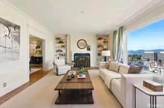 Photo #2: 424060716 Listing