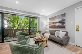 Photo #4: 424060731 Listing