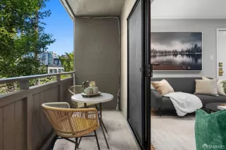 Photo #6: 424060731 Listing