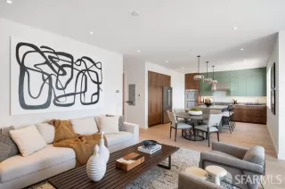 Photo #5: 424060749 Listing