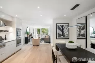 Photo #5: 424060756 Listing