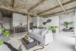 Photo #3: 424060777 Listing 