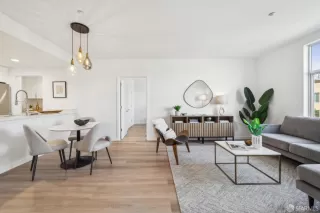 Photo #3: 424060832 Listing 