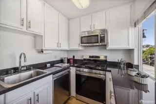 Photo #5: 424061837 Listing