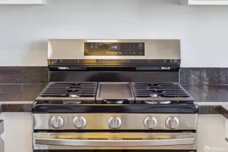 Photo #6: 424061837 Listing