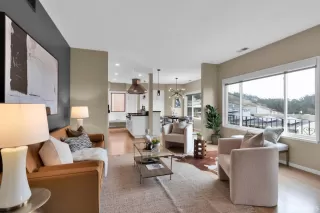 Photo #1: 424062085 Listing