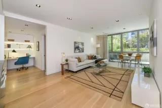 Photo #3: 424062122 Listing