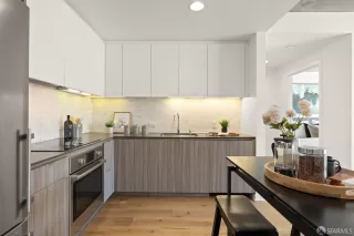 Photo #4: 424062422 Listing