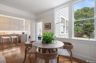 Photo #5: 424062561 Listing