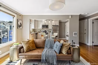 Photo #4: 424063175 Listing