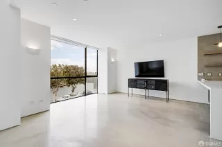 Photo #5: 424063875 Listing