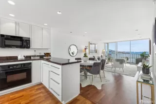 Photo #4: 424064029 Listing 