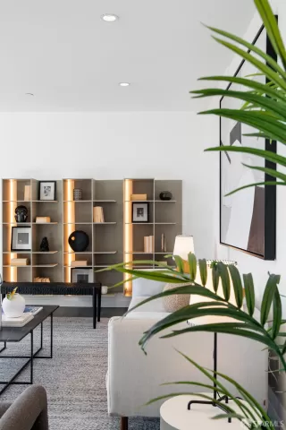 Photo #4: 424064229 Listing