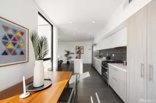 Photo #5: 424064229 Listing