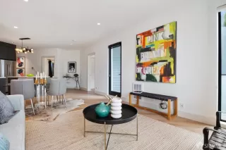 Photo #5: 424064962 Listing