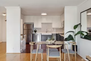 Photo #6: 424065964 Listing 