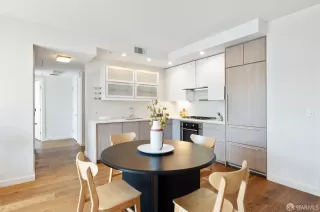 Photo #2: 424066052 Listing 