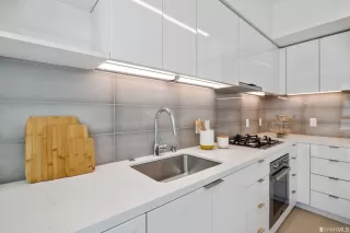 Photo #4: 424066526 Listing