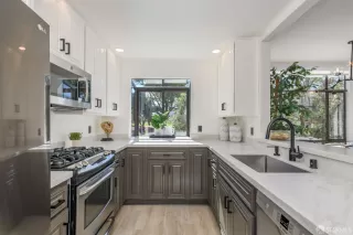 Photo #6: 424066870 Listing