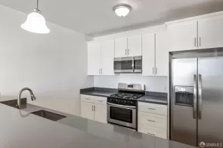 Photo #6: 424066907 Listing