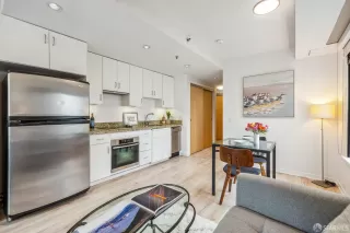 Photo #4: 424067159 Listing