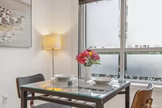 Photo #5: 424067159 Listing