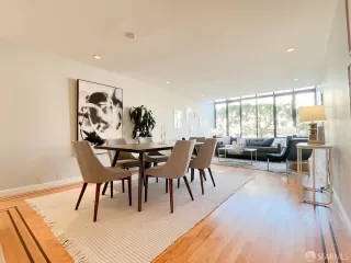 Photo #2: 424067319 Listing