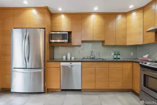 Photo #5: 424067319 Listing