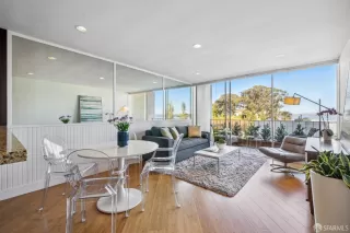 Photo #4: 424067413 Listing