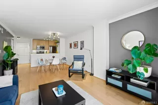 Photo #4: 424067721 Listing