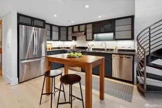 Photo #2: 424067806 Listing