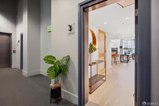 Photo #5: 424067806 Listing