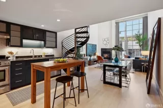 Photo #6: 424067806 Listing