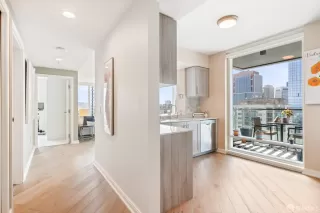 Photo #5: 424067855 Listing