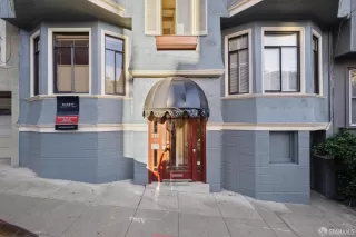 Photo #6: 424068972 Listing